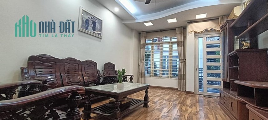 Siêu Phẩm Hoàng Ngân 75m x 4 tầng, mt: 4m,ô tô đỗ cửa.