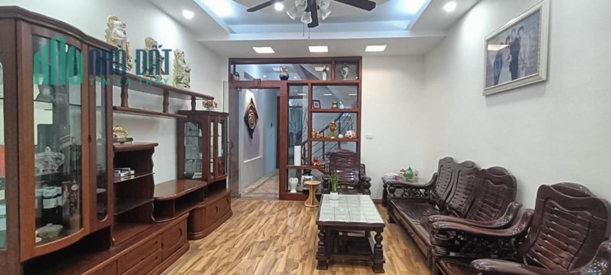 Siêu Phẩm Hoàng Ngân 75m x 4 tầng, mt: 4m,ô tô đỗ cửa.