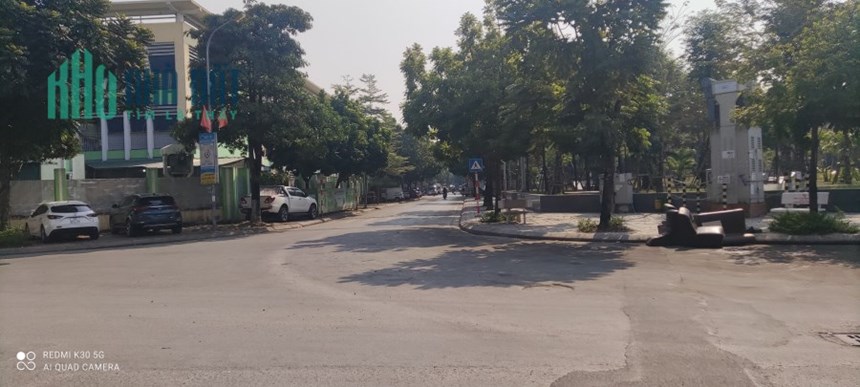 BÁN ĐẤT TẶNG  NHÀ PHỐ  GIA QUẤT DT70 M  GIÁ 4.35 TỶ Ô TÔ TRÁNH, HÀNG XÓM CĐ ĐƯỜNG SẮT.

 
BÁN