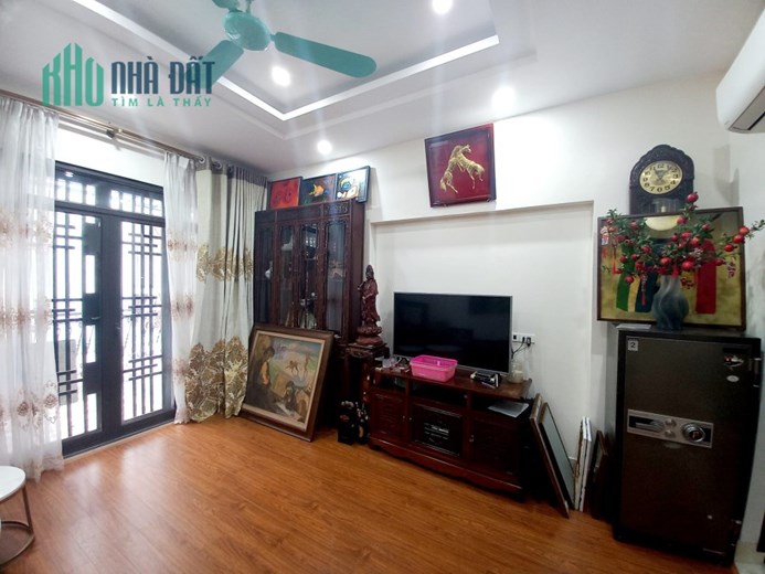 + NHÀ ĐẸP Ở NGAY - GẦN PHỐ - NGÕ THÔNG - Ô TÔ ĐỖ CỬA - Ở HAY CHO THUÊ ĐỀU HỢP LÝ.