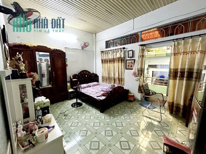 Bán nhà Thoại Ngọc Hầu, TP 50m2 2T 2pn 40m ra MT, gần Nguyễn Sơn ngnag 5m giá chỉ 5tỷxx
