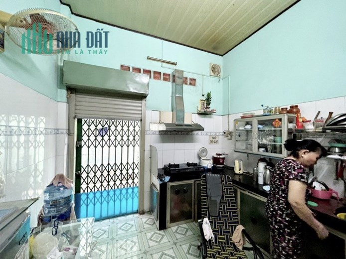 Bán nhà Thoại Ngọc Hầu, TP 50m2 2T 2pn 40m ra MT, gần Nguyễn Sơn ngnag 5m giá chỉ 5tỷxx