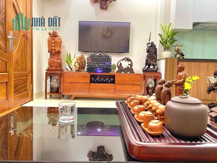 Bán nhà Ngọc Thuỵ, Dt 32m, nhà 5 tầng, 3 ngủ, giá nhỉnh 4 tỷ.