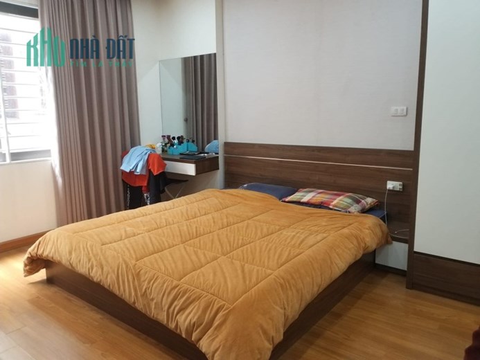 Bán nhà ngõ Nguyễn Khang - Cầu Giấy, oto vào nhà, mặt tiền rộng
