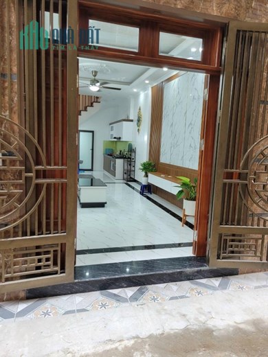 BÁN NHÀ PHẠM VĂN ĐỒNG-GẦN PHỐ-Ô TÔ ĐỖ CỔNG