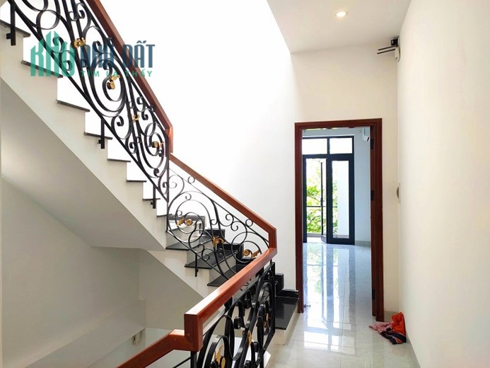 Gấp bán nhà Núi Thành, 3 tầng mới cứng, ô tô đỗ cửa, chỉ nhỉnh 4 tỷ. 0905.880.363