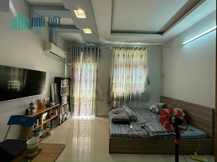 XE HƠI ĐỖ CỬA 60M2 SÁT TRƯỜNG CHINH 4 TẦNG BTCT NHÀ MỚI Ở NGAY CHỈ 6 TỶ TL