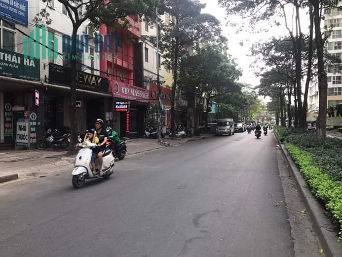 Bán tòa nhà văn phòng trung tâm quận Cầu Giấy. 100m2, thông sàn, kinh doanh dòng tiền lớn