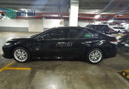 Toyota Camry 2.5Q 2019 đen, siêu lướt odo 13,000km