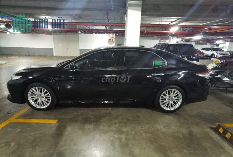 Toyota Camry 2.5Q 2019 đen, siêu lướt odo 13,000km