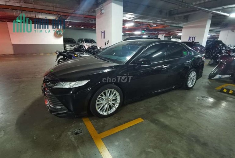 Toyota Camry 2.5Q 2019 đen, siêu lướt odo 13,000km