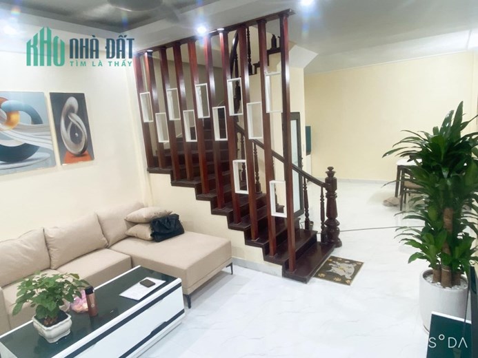Cực hiếm bán nhà phố Đặng Văn Ngữ, Đống Đa, 38m2, 4 tầng, 5 ngủ, nhà chắc chắn, ở ngay, 3.9 tỷ  lh