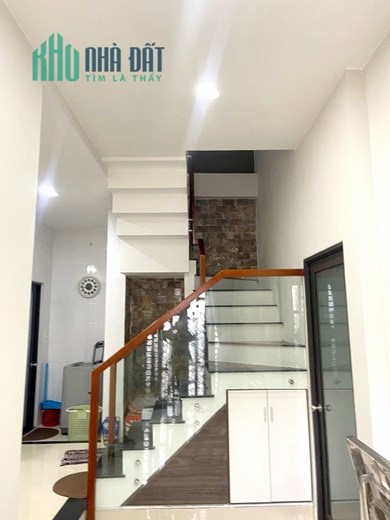 Gấp bán nhà Nguyễn Tri Phương, 2 tầng mới, ô tô đỗ cửa, chỉ 3.x tỷ. 0905.880.363
