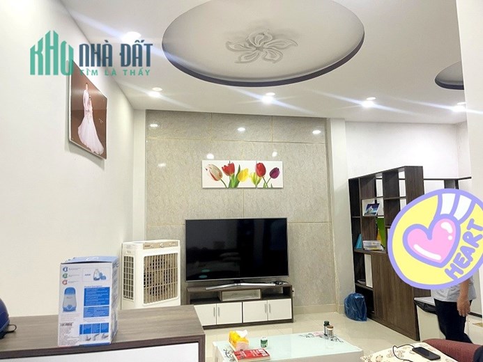 Gấp bán nhà Nguyễn Tri Phương, 2 tầng mới, ô tô đỗ cửa, chỉ 3.x tỷ. 0905.880.363