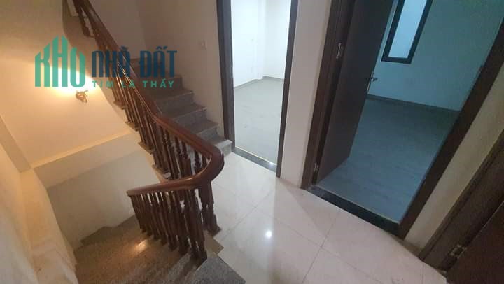 NHỈNH 4 TỶ, NHÀ LÁNG HẠ  : MỚI, ĐẸP, LÔ GÓC, GẦN Ô TÔ.  48m x 5. MT KHỦNG 6.3 m.