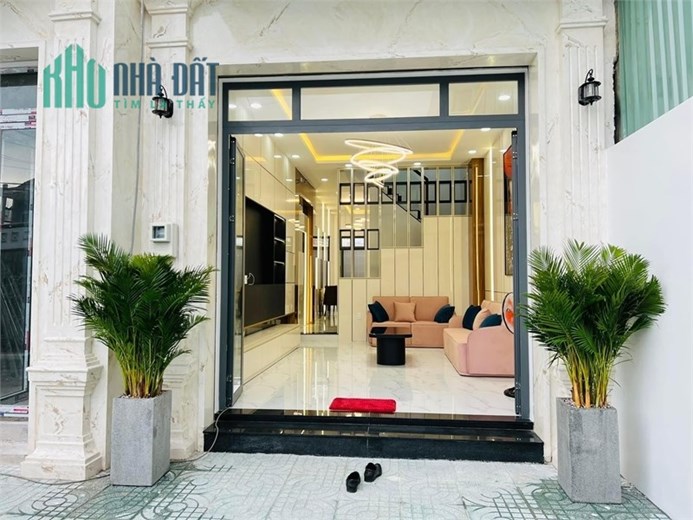 Kẹt tiền bán gấp nhà 4 tầng full nội thất ở liền, SHR, thanh toán 2 tỷ nhận nhà