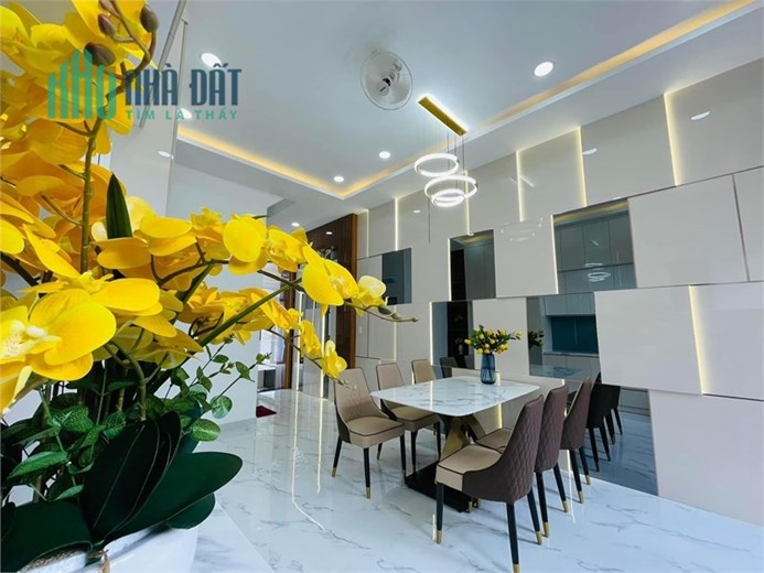 Kẹt tiền bán gấp nhà 4 tầng full nội thất ở liền, SHR, thanh toán 2 tỷ nhận nhà
