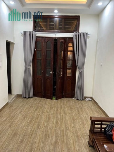 Hiếm chỉ 100tr/m2  có nhà hộ khẩu cầu giấy 34m2 x 4 tầng, an sinh đỉnh