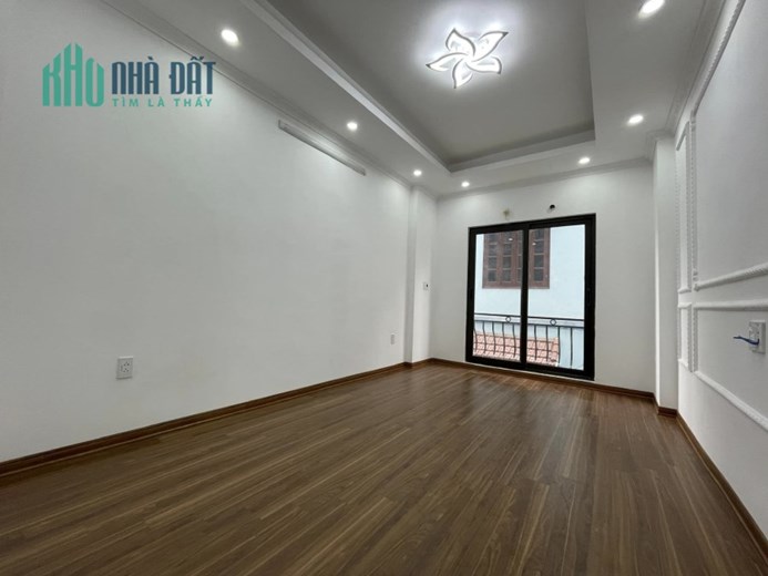 Bán nhà Thạch bán, gần Aeon mail,trường học, 34m2, 5T,giá chỉ 3.2 tỷ