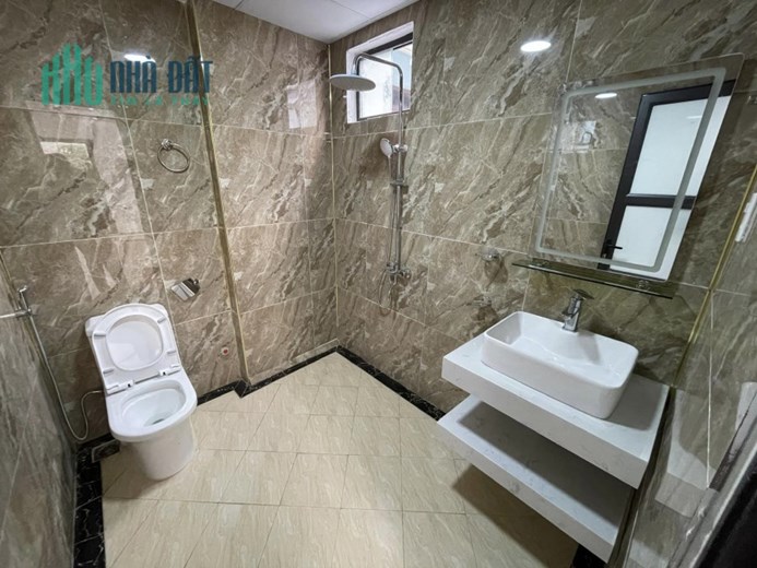 Bán nhà Thạch bán, gần Aeon mail,trường học, 34m2, 5T,giá chỉ 3.2 tỷ