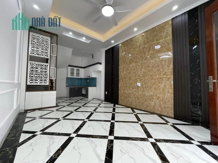 Bán nhà Thạch bán, gần Aeon mail,trường học, 34m2, 5T,giá chỉ 3.2 tỷ