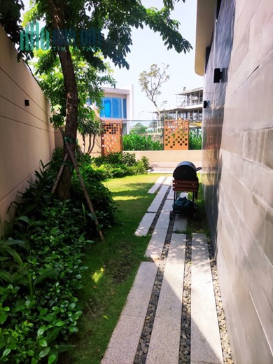 Bán Biệt thự Ven Biển Đà Nẵng - 3 tầng - 430 m²