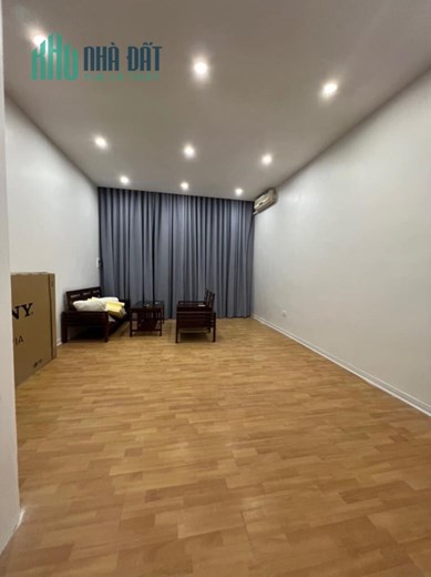 Bán nhà 69m2 Ngõ 130 Nghi Tàm, Tây Hồ Dân xây Gara 2 Ô tô Giá đầu tư 4 Tỷ