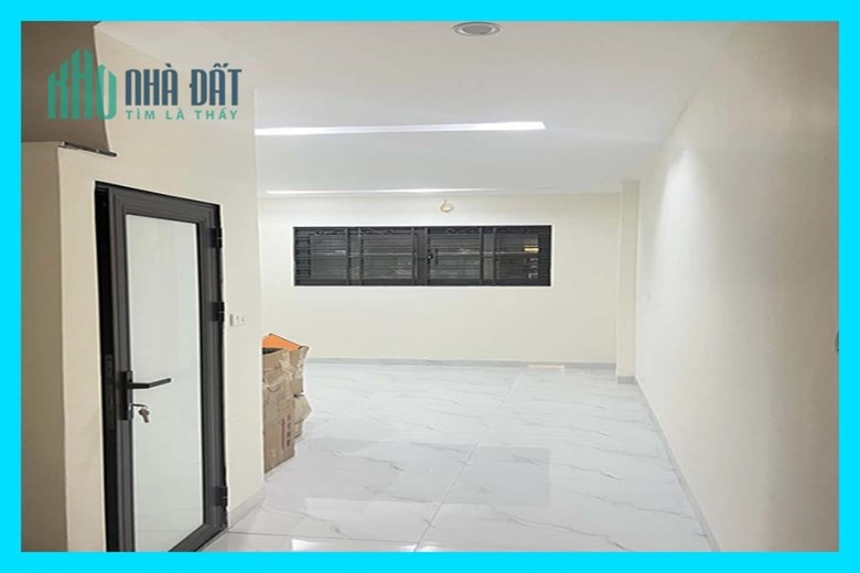 Bán căn nhà gần đường Trung Liệt, kinh doanh sầm uất - Gần phố, an ninh tốt, giao thông thuận tiện!