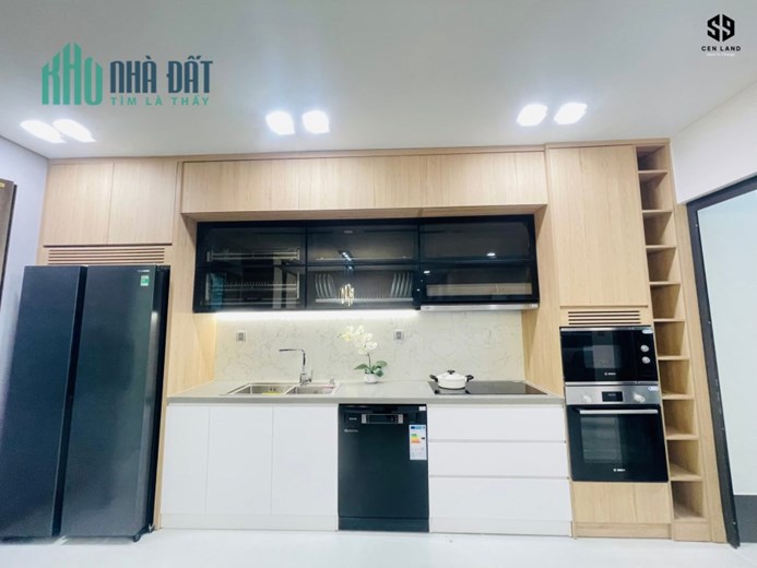 Bán căn hộ 3 ngủ 120m2 tại Ngọc Thụy, ban công view cầu Đông Trù cực đẹp