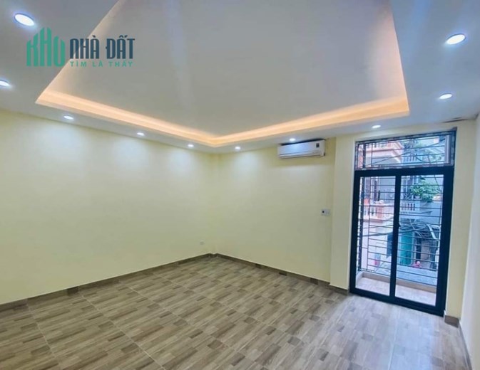 Bán nhà Ngõ 120 Đường KIM GIANG, NGÕ THÔNG, diện tích 45m2, 5 tầng, giá 4,25 tỷ.