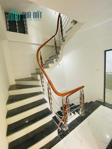 Bán nhà Ngõ 120 Đường KIM GIANG, NGÕ THÔNG, diện tích 45m2, 5 tầng, giá 4,25 tỷ.