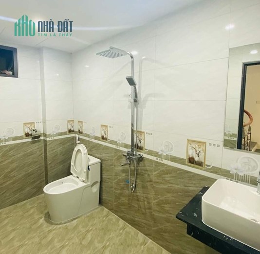 Bán nhà Ngõ 120 Đường KIM GIANG, NGÕ THÔNG, diện tích 45m2, 5 tầng, giá 4,25 tỷ.