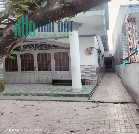 Bán nhà biệt thự sân vườn đất thổ cư, 122m2 dài 5.5m, giá nhỉnh 4 tỷ .