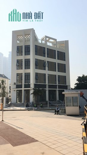 Bán nhà mặt phố Nguyễn Văn Huyên, KĐT Starlake, Lô góc, View hồ, 300m2, MT 30m, 145 tỷ