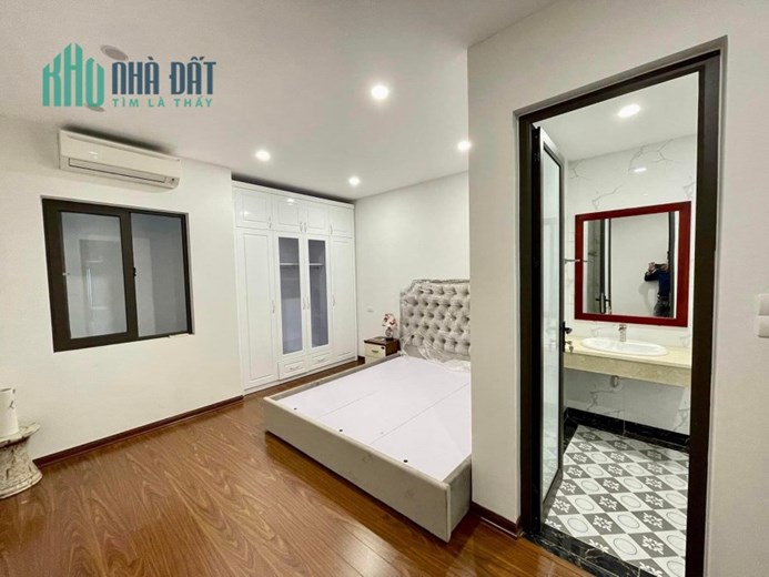 Hạ Giá 500tr.Chủ bân gấp Nhà đẹp Sài Đồng, 55M,5 tầng, ô tô đỗ cổng,lô góc, nhỉnh 4 tỷ