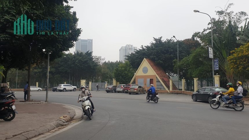 Bán biệt thự KĐT Dịch Vọng Phố Thọ Tháp, Vị trí đẹp sát CV Cầu Giấy, 250m2, MT 9m, 52 tỷ