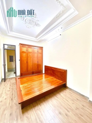 Cần bán gấp nhà Đê La Thành 30 x 5 tầng, Mt. 3.3m, giá sang tên 5.5 tỷ
