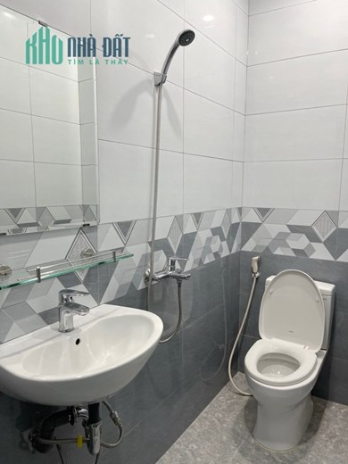 Cho thuê NNC 4 tầng mặt tiền đường Bùi Điền P5Q8. Giá 20 triệu