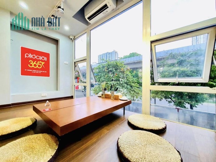 Mặt phố - 2 thoáng - View hồ - vỉa hè mênh mông - Trích Sài - Tây Hồ - 63m2 x 7 tầng thang máy