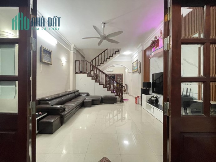 Nhà 75m Xây 5 Tầng Giá 7,5 Tỷ Ngõ To Như Phố. Kinh Doanh Hay Ở Đều Đẹp. Chính Chủ Cần Tiền Bán Gấp.