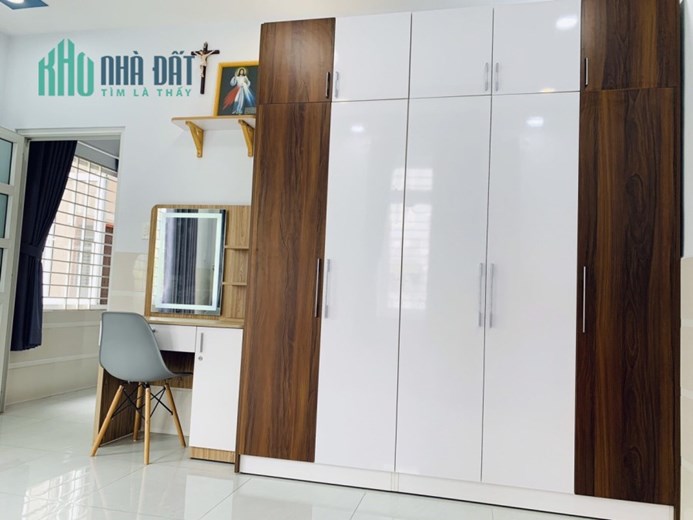 Bán nhà HXH Lạc Long Quân Phường 10 Tân Bình, 4.7m x 11m, 4 Tầng, Giá rẻ.