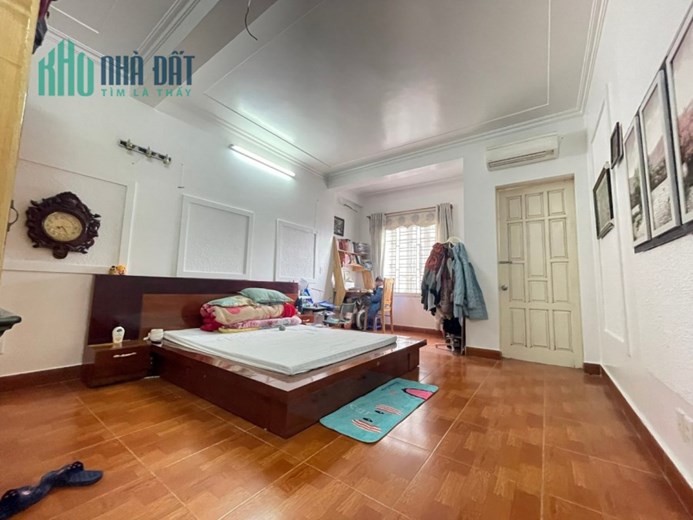 Bán nhà 4 tầng độc lập sân cổng riêng, xe 7 chỗ vào nhà, 91m, GIÁ 3.5 tỉ tại Khúc Thừa Dụ