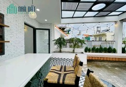 Nhà 4 tầng BTCT, diện tích 55m2, có sân thượng, ban công, 5 phòng ngủ