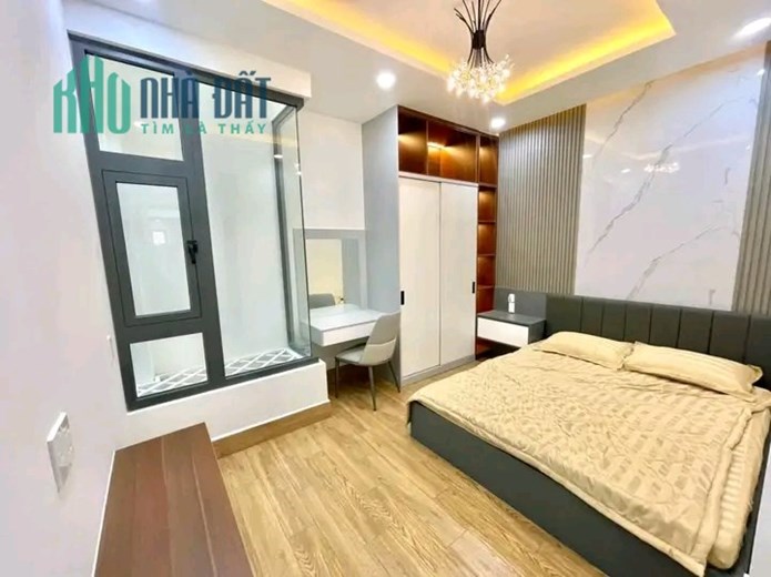 Nhà 4 tầng BTCT, diện tích 55m2, có sân thượng, ban công, 5 phòng ngủ