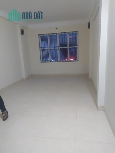 Cho thuê nhà kinh doanh mặt phố Quang Trung, Hà Đông 40m, 3T chỉ 13 triệu/tháng 0962780005