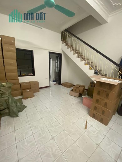 Cho thuê nhà ô tô đỗ cửa, kinh doanh phố Hoàng Cầu, Đống Đa 50m, 3T giá 23 triệu. 0962780005