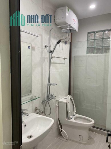 Bán nhà phố Nguyễn Khang, Cầu Giấy 35m2x5t, gần hồ,chợ, vài bước ra phố, giá 4tỷ hơn