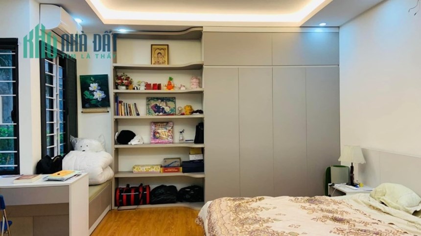 Bán nhà phố Nguyễn Khang, Cầu Giấy 35m2x5t, gần hồ,chợ, vài bước ra phố, giá 4tỷ hơn
