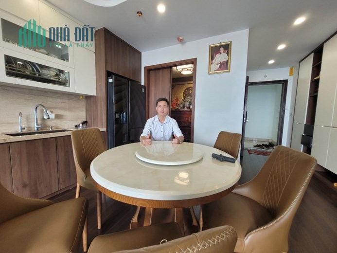 Chung cư gần Royal City Nguyễn Trãi, Thanh Xuân, 142m, 3 ngủ 3 ban công, full nội thất tiền tỷ.