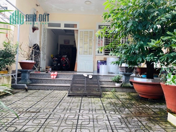 Bán Gấp Nhà Phạm Văn Đồng, Thủ Đức, Ngang 9,5 Cực Hiếm, DT Gần 200M, 4PN, Giá Chỉ 6,5 Tỷ Thương